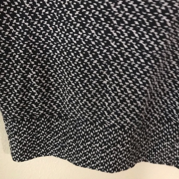 Soft Joie long sleeve dress size S/M black chevron like print minimalist modest - Picture 3 of 5